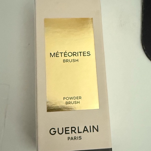 Guerlain Gold and Pink Powder Brush - Picture 8 of 9